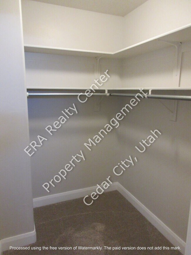Building Photo - ** Move-in Discount ** 3 bed 2.5 bath - Newer townhome in the heart of Cedar City