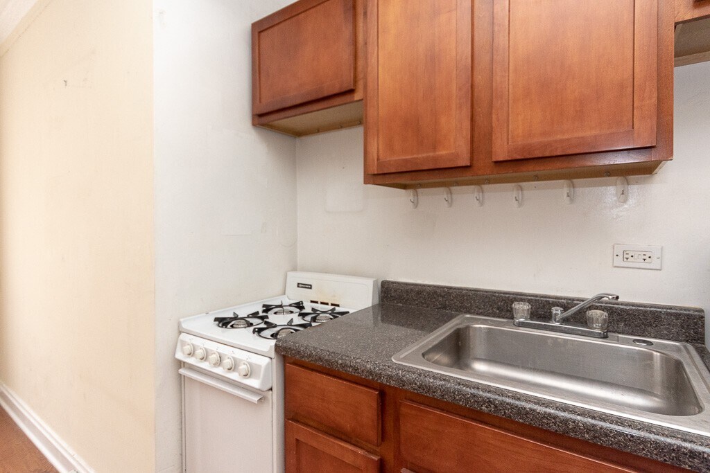 Building Photo - 4542 N Damen Ave