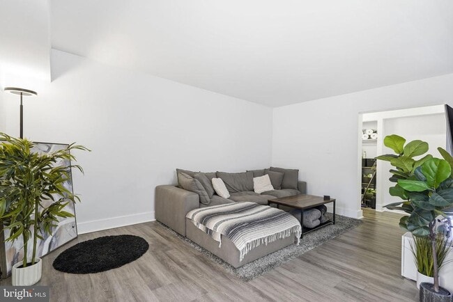 Primary Photo - 11647 Stoneview Square