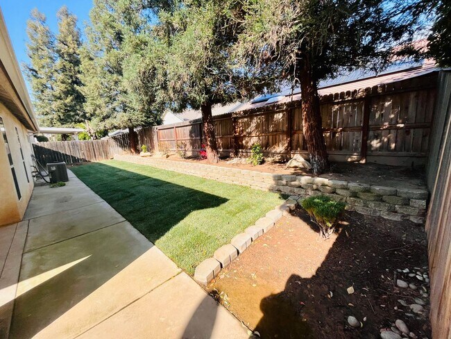 Building Photo - $2,495 Maple & Behymer, 3 Bedroom Home - N...