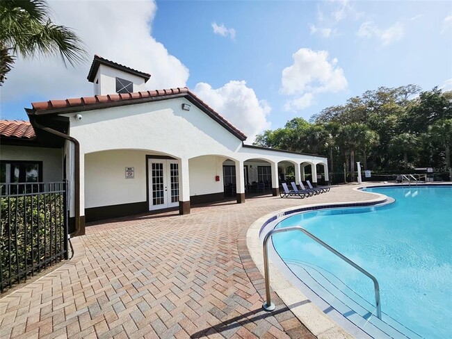 Building Photo - 3102 Camino Real Dr N