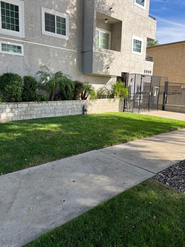 Building Photo - 5908 Cedros Avenue