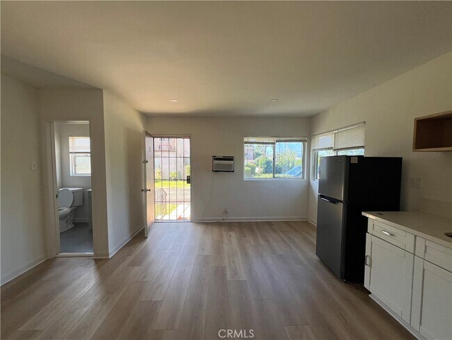 Building Photo - 5920 Willowcrest Ave
