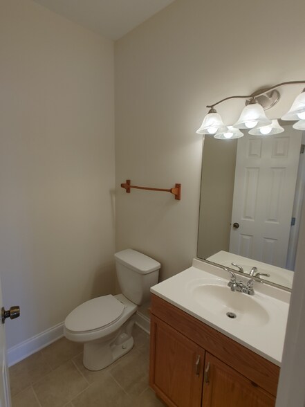 Building Photo - 118 Lakeview Dr