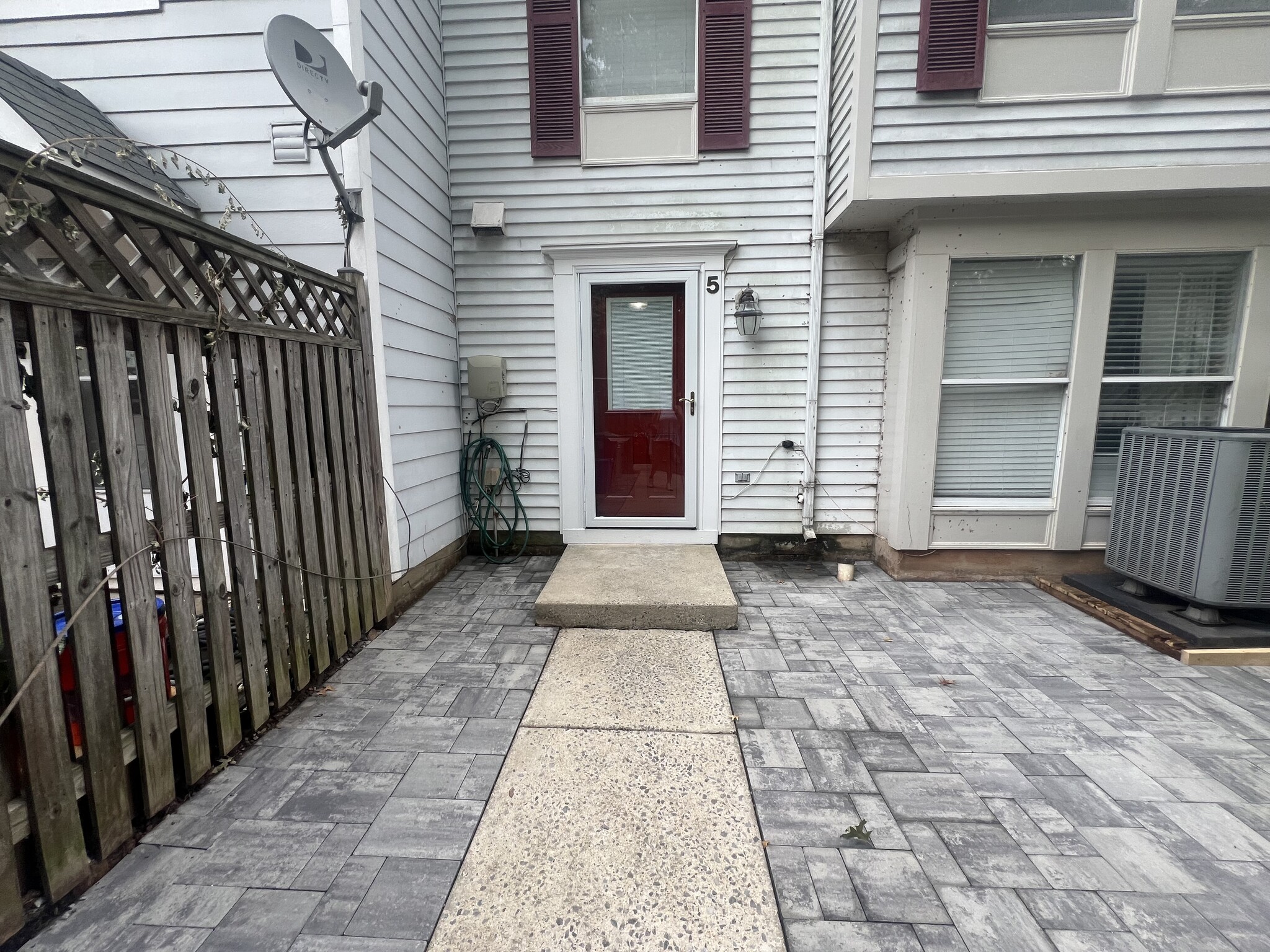 Front patio - 5 Whitechurch Ct