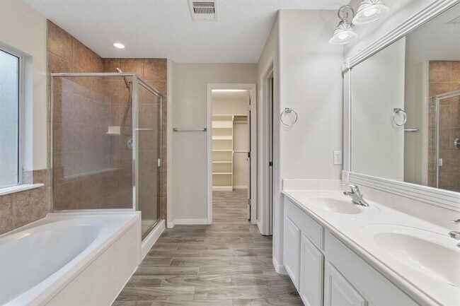 Building Photo - 18 N Queenscliff Cir