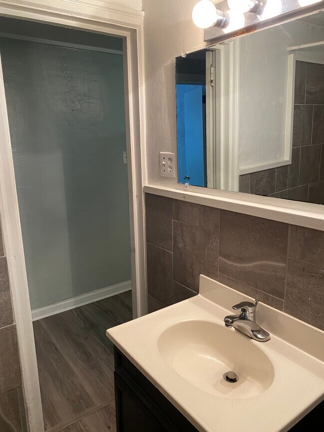 Building Photo - Cactus/Block - 2602