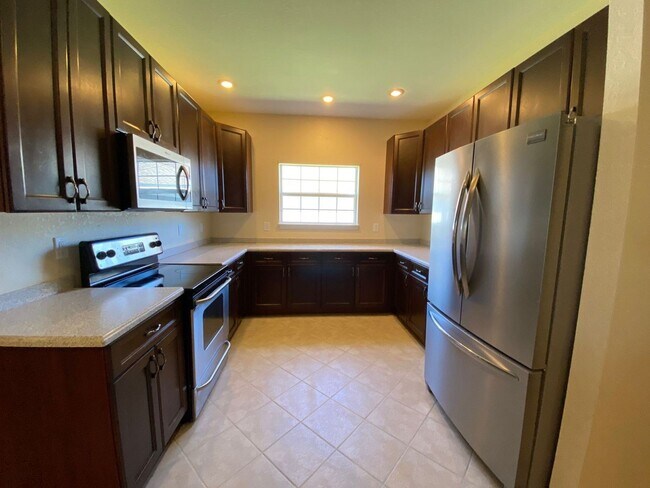 Building Photo - Expansive Home in the Desirable "The Hammo...