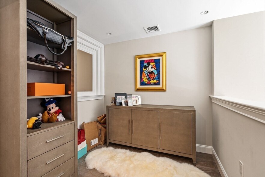 Building Photo - 98 Waltham St