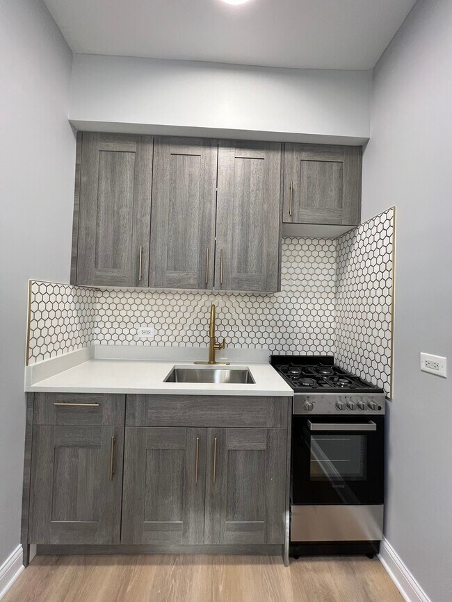 Building Photo - 4427 N Seeley Ave