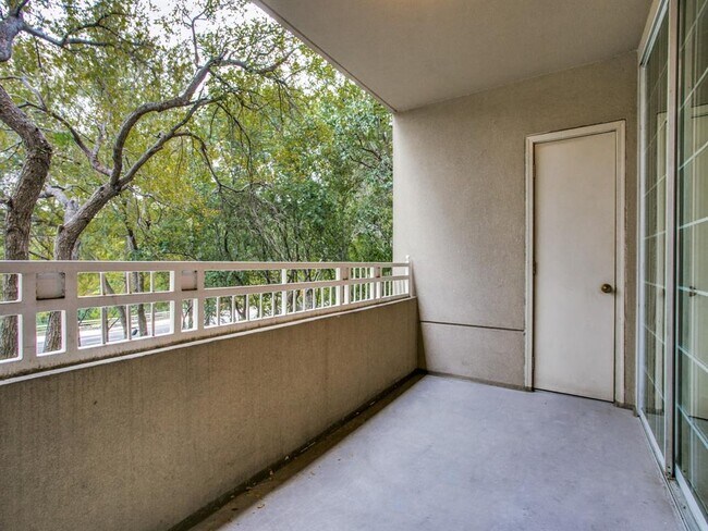 Building Photo - 3225 Turtle Creek Blvd