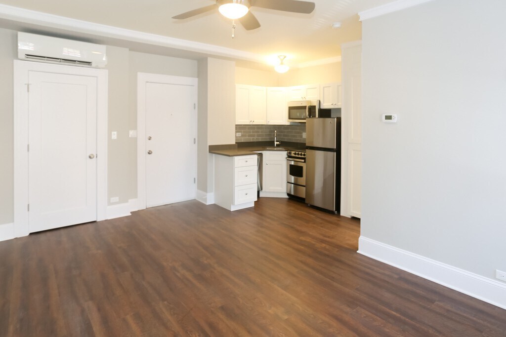 Building Photo - 817 W Lakeside Pl