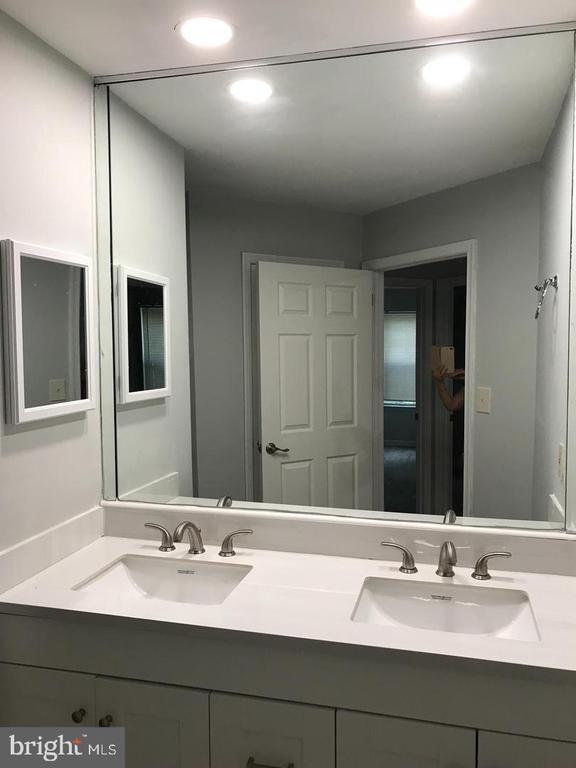 Building Photo - 618 Walden Cir