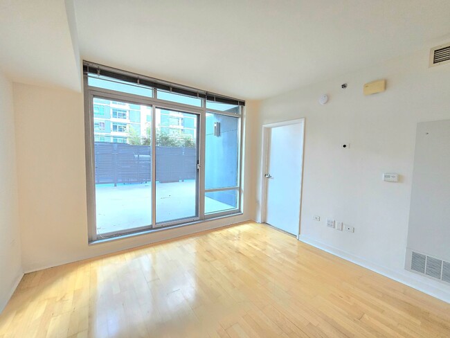 Building Photo - Bright 1B/1BA located at Acqua Vista in Do...