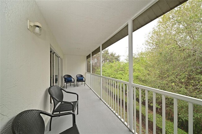 Building Photo - 6589 Fairway Gardens Dr