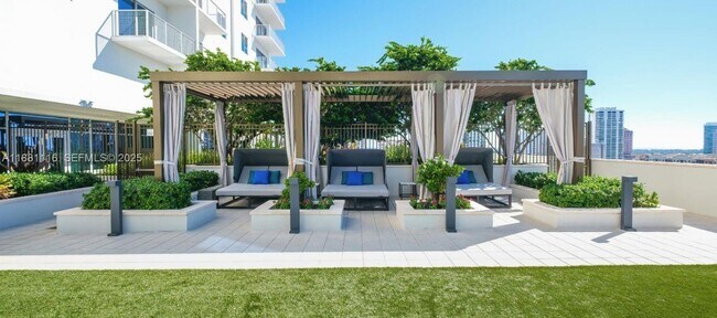 Building Photo - 591 Evernia St