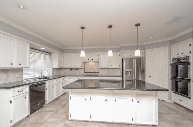 Building Photo - 24706 Mather Dr