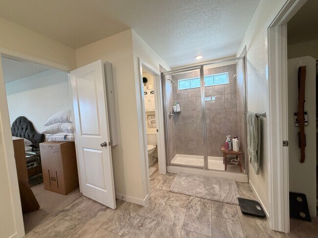 Building Photo - Exquisite Elizabeth Home