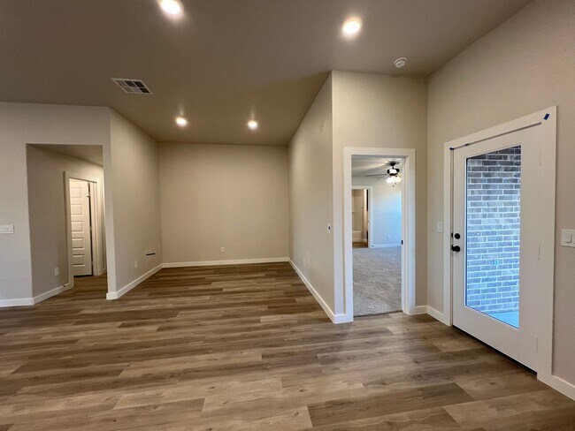 Building Photo - For Rent: Charming 3-Bedroom, 2-Bath Home in West Texas!