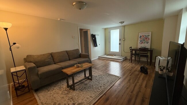 Building Photo - 106 Clover Ln