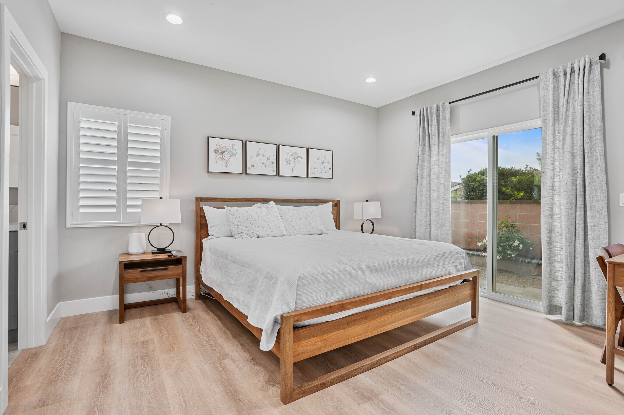Master bedroom suite - 1670 W Cerritos Ave