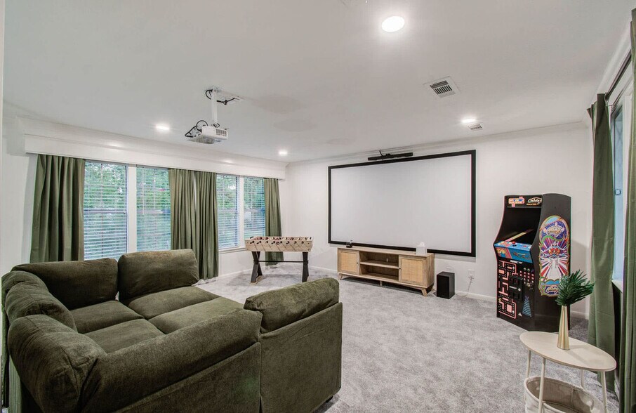 Building Photo - 5135 Westerham Pl