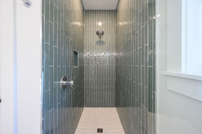 Building Photo - Luxury Four Bedroom Townhome on Hilton Head Island!
