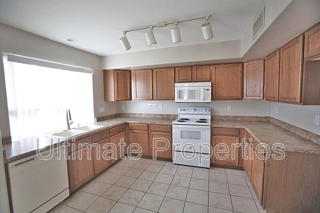 Building Photo - 15821 N 165th Ln