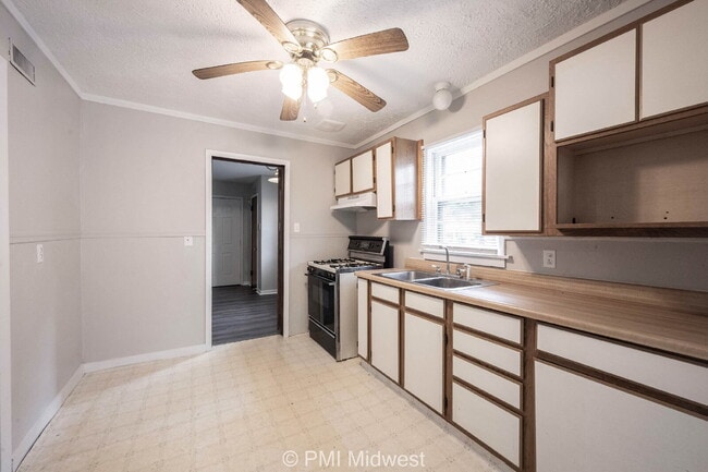 Building Photo - "Charming 3-Bedroom Home in Anderson, IN with Spacious 1136 Sq Ft Layout!"