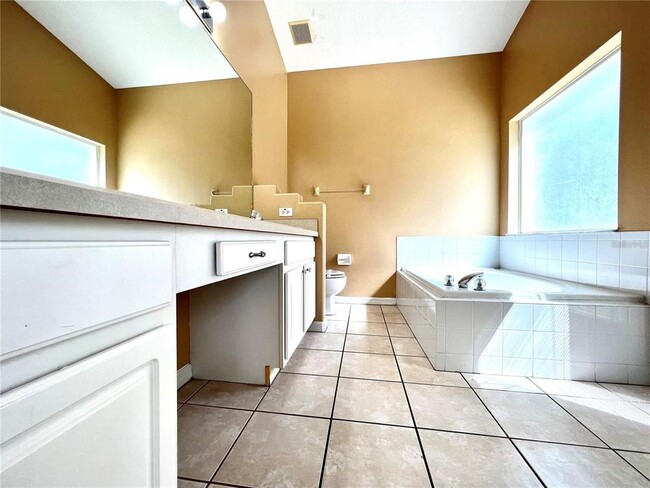 Building Photo - 16708 Glenbrook Blvd