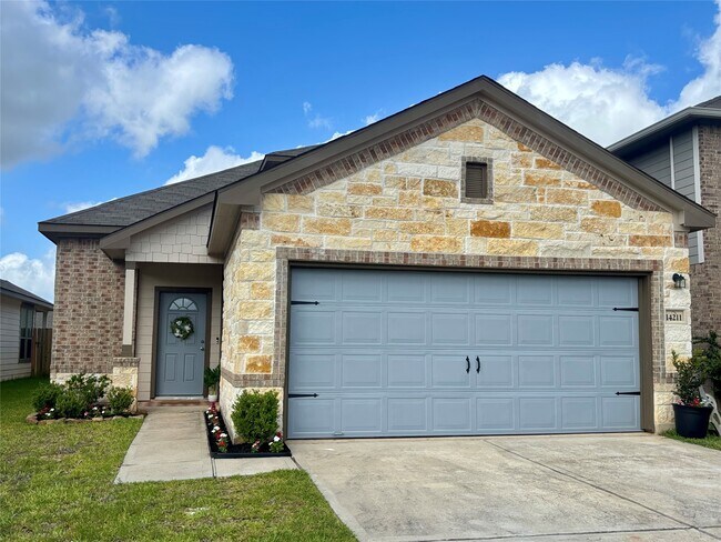 Building Photo - 14211 Grand Hls Dr