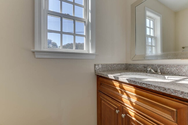 Building Photo - 2 Alden Ave