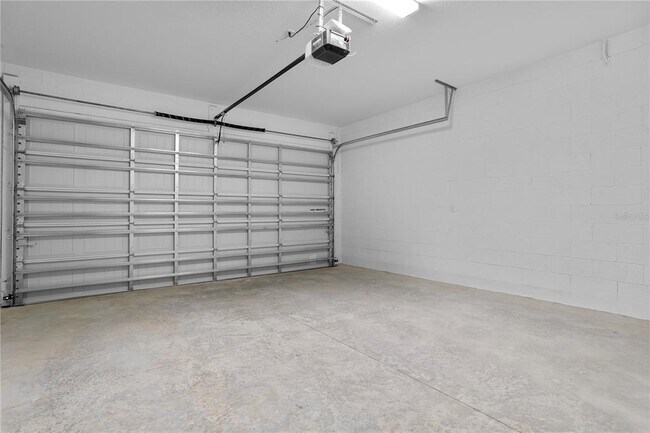 Building Photo - 1940 Sunshine Peak Dr