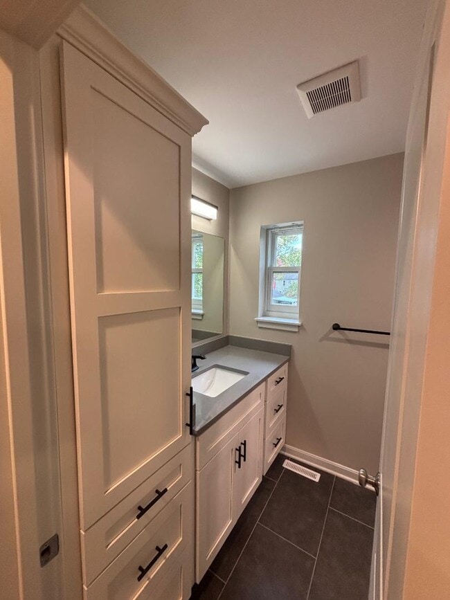 Building Photo - 1471 Ashland Ave