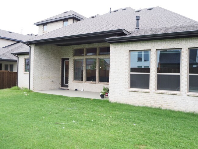 Building Photo - 4 Bed 4.5 Bath in Argyle