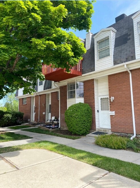Building Photo - 8272 Williamsburg Park Cir
