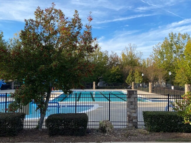 Building Photo - Three Bedroom Townhome In Caldwell Station With primary Bedroom On Main