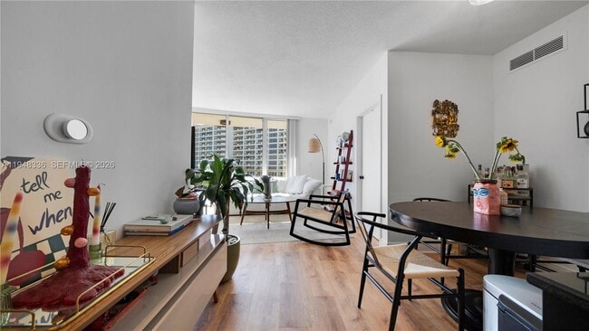 Building Photo - 1750 N Bayshore Dr