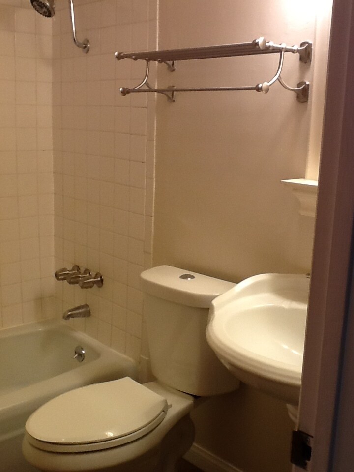 Building Photo - 311 N Westlake Ave