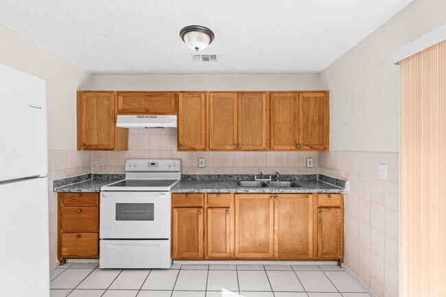 Building Photo - 4869 Gulfstream Rd