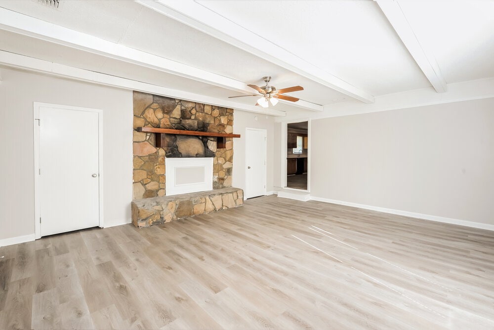 Building Photo - 1338 W Stoneybrook Dr