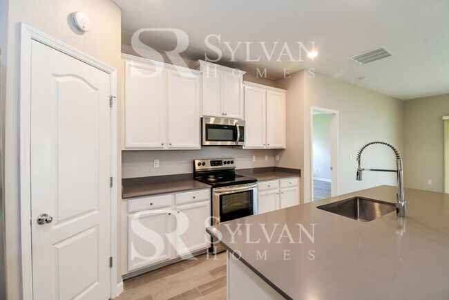 Building Photo - Don't miss out on the opportunity to live ...
