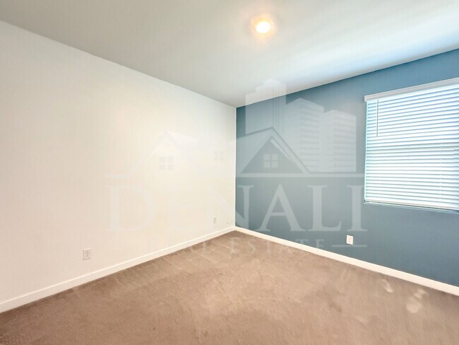 Building Photo - 1636 W Estes Way