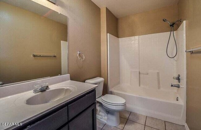 Building Photo - 6243 Oryx Cir