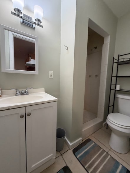 Building Photo - 231 Main St