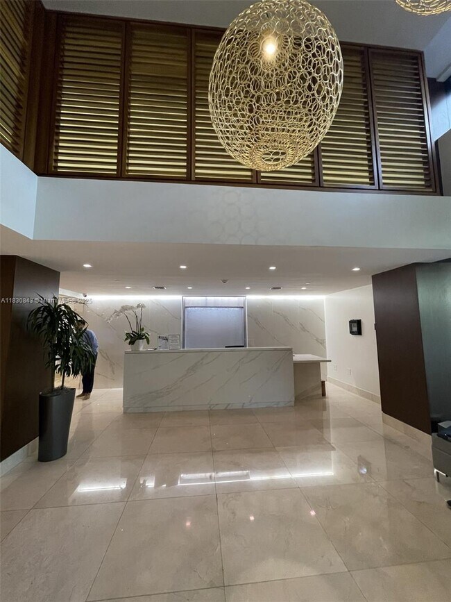 Building Photo - 540 Brickell Key Dr