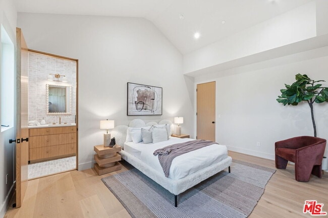 Building Photo - 16643 Addison St