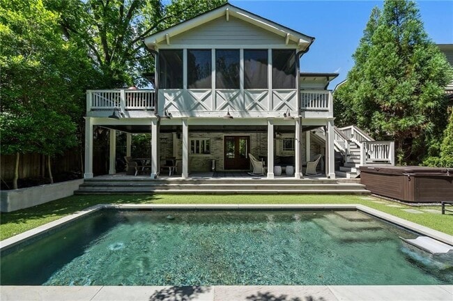 Building Photo - 663 Yorkshire Rd NE