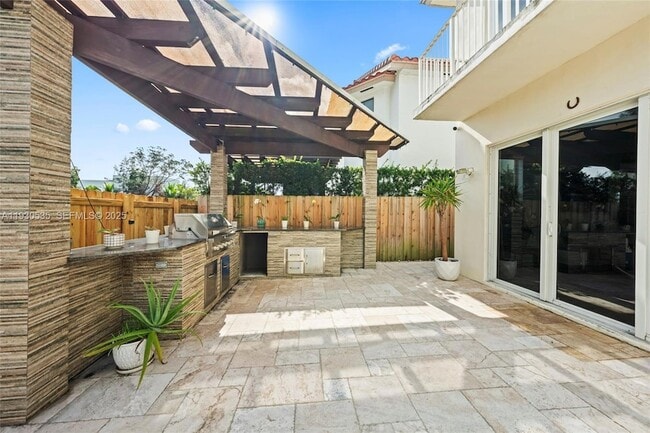 Building Photo - 6933 NW 104th Ct