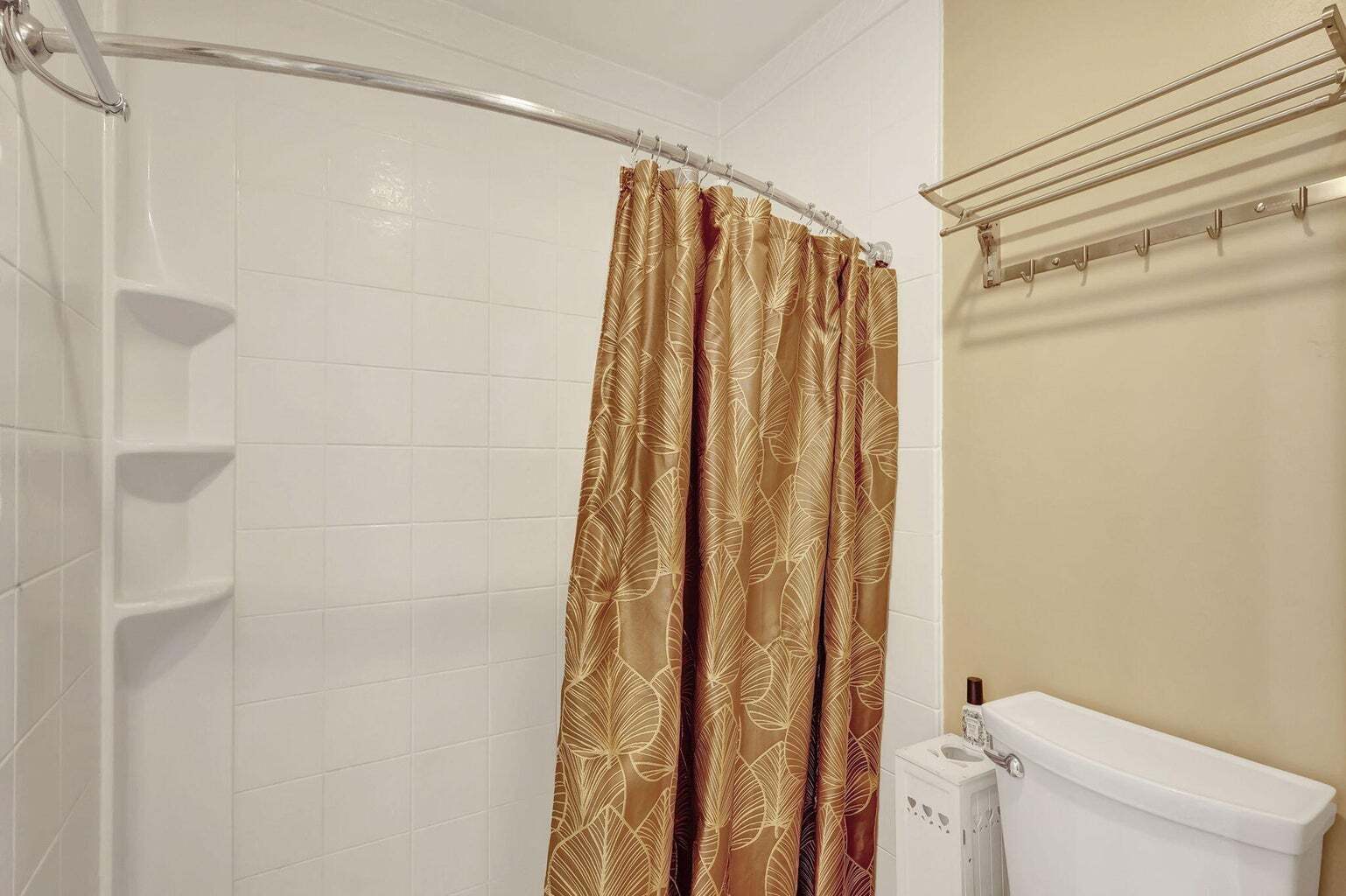 Building Photo - 602 Lakewood Dr